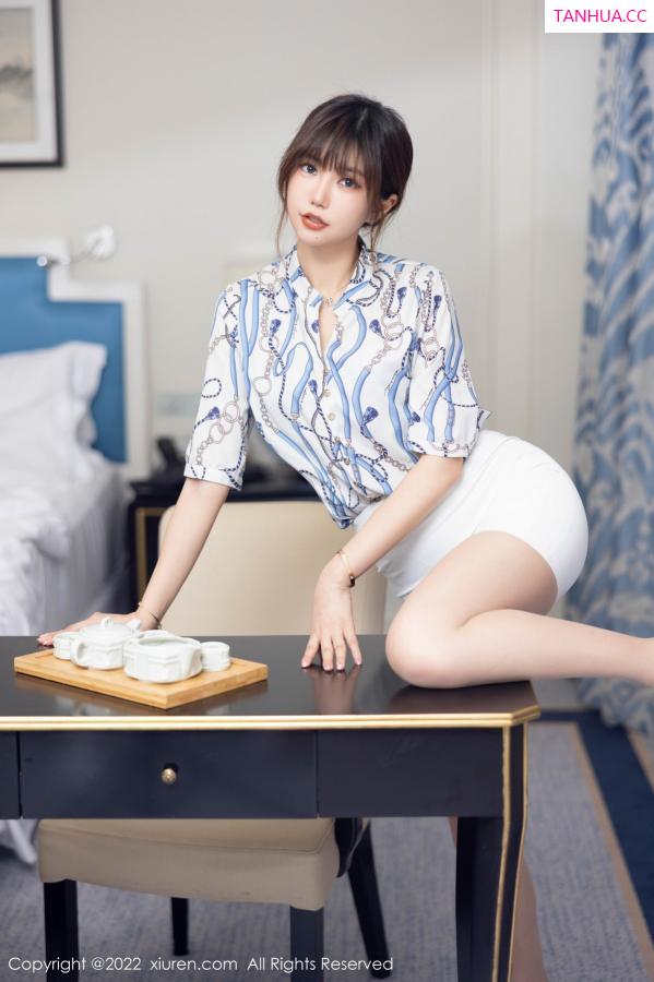 綺裡嘉 绮里嘉 [XiuRen]高清写真图 2022.10.28 No.5775 绮里嘉ula 短裙美腿第23张图片